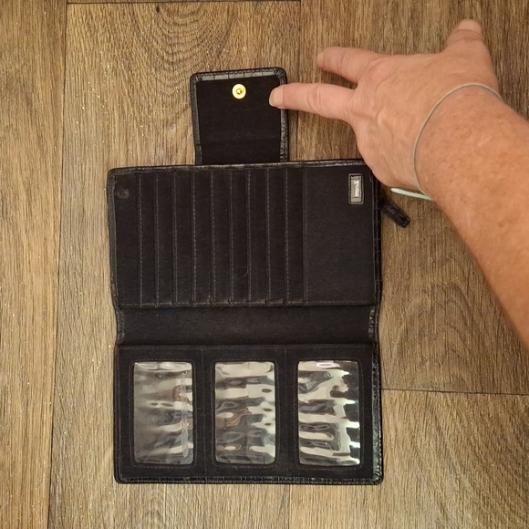 Mundi Black Italian Calfskin Leather 10 Card Slot Zippered Compartment Wallet. - Picture 5 of 10